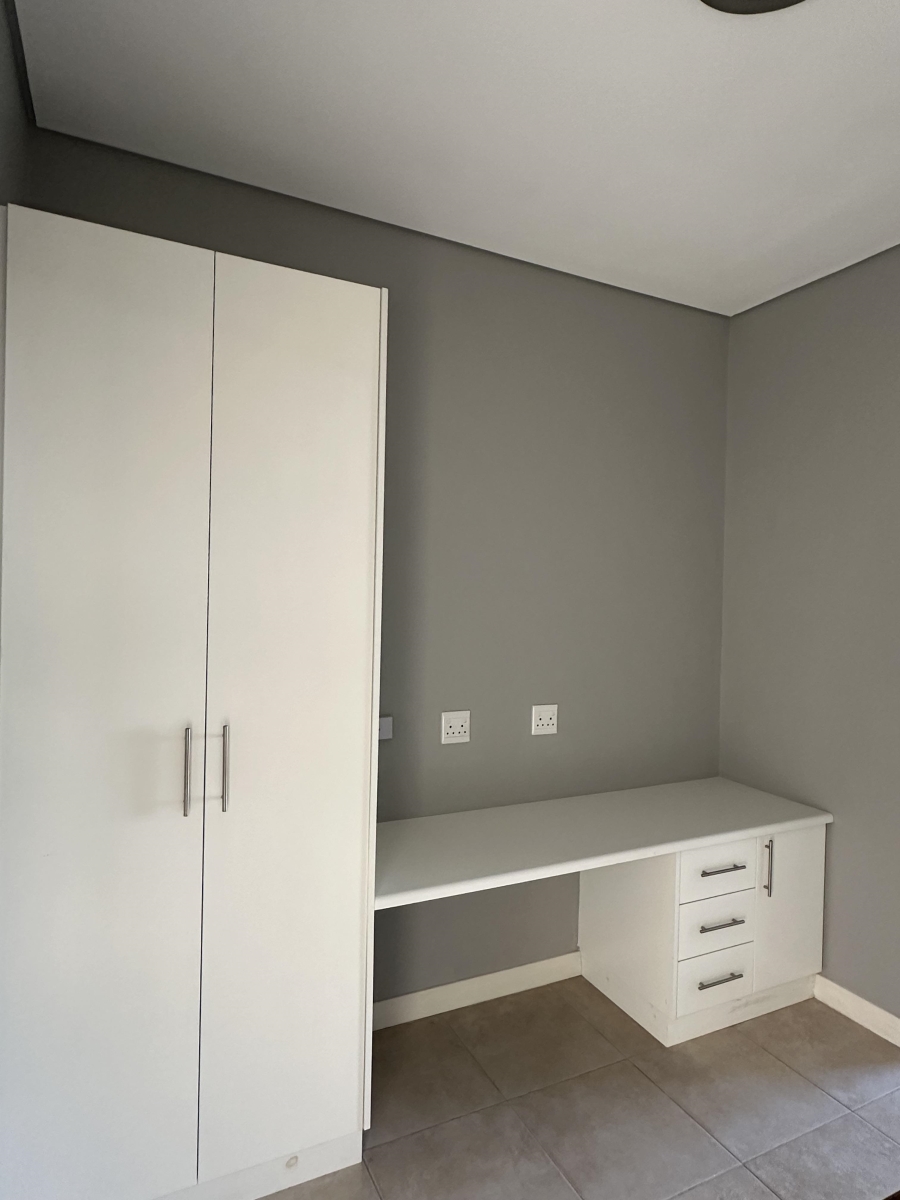 To Let 2 Bedroom Property for Rent in Lemoenkloof Western Cape